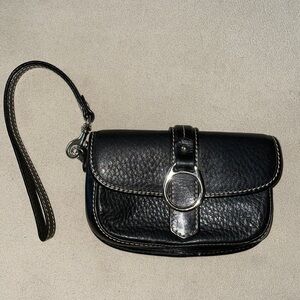 Authentic Dooney & Bourke
Black Leather Medium Flap
Clutch Wristlet Purse